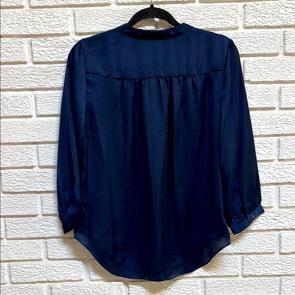Vince Camuto Blue Dolman Sleeve Blouse with V-neck - Picture 4 of 4